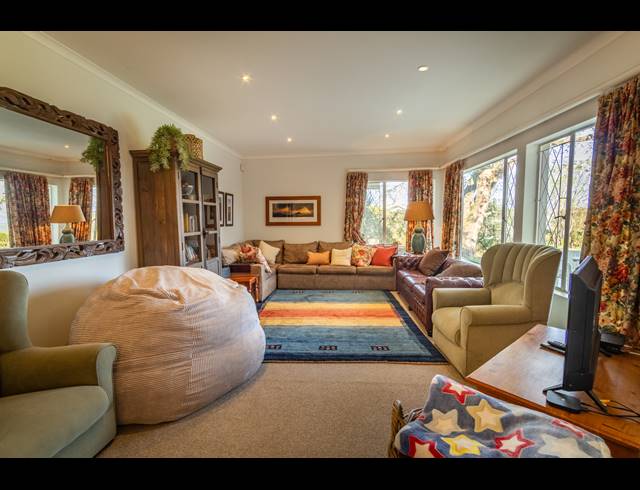 3 BEDROOM FREEHOLD FOR SALE IN UNDERBERG